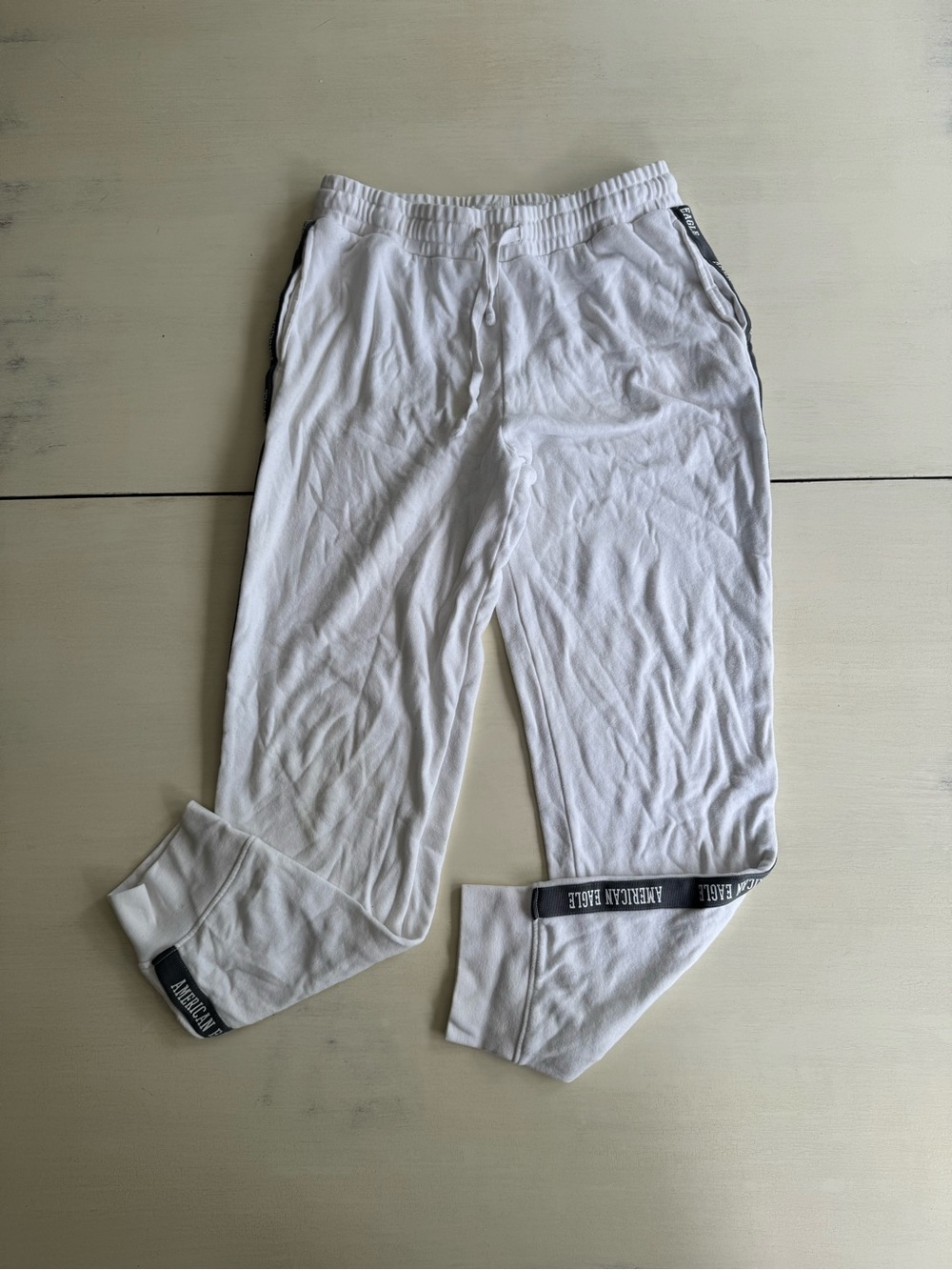 American Eagle White Joggers